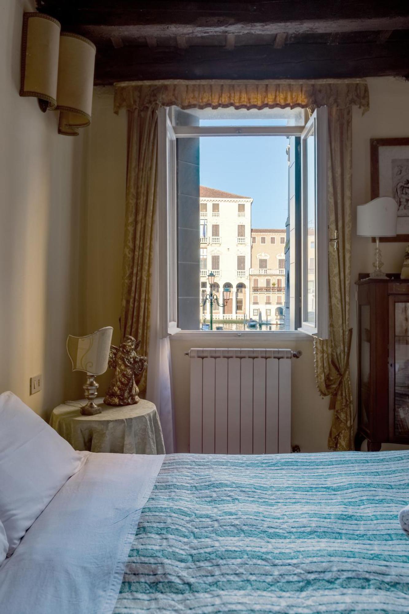 Ladonzella Apartament With Canal Grande View. Venise Extérieur photo